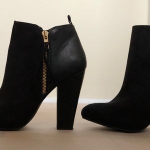 Black heeled bootie